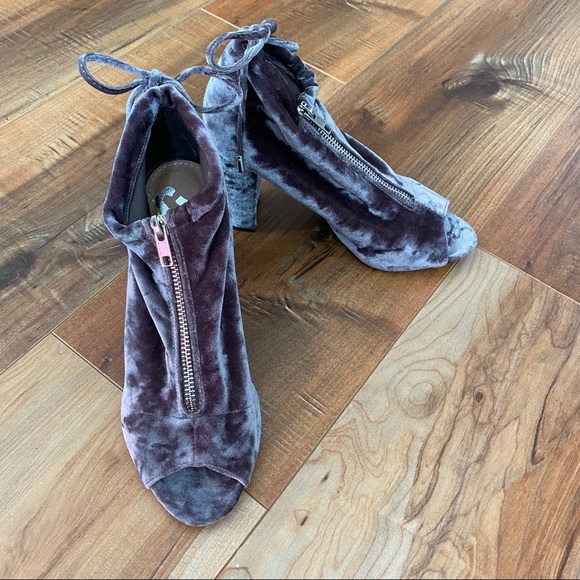 NWOT Report sakai velvet peep toe bootie bow heel - Picture 4 of 9